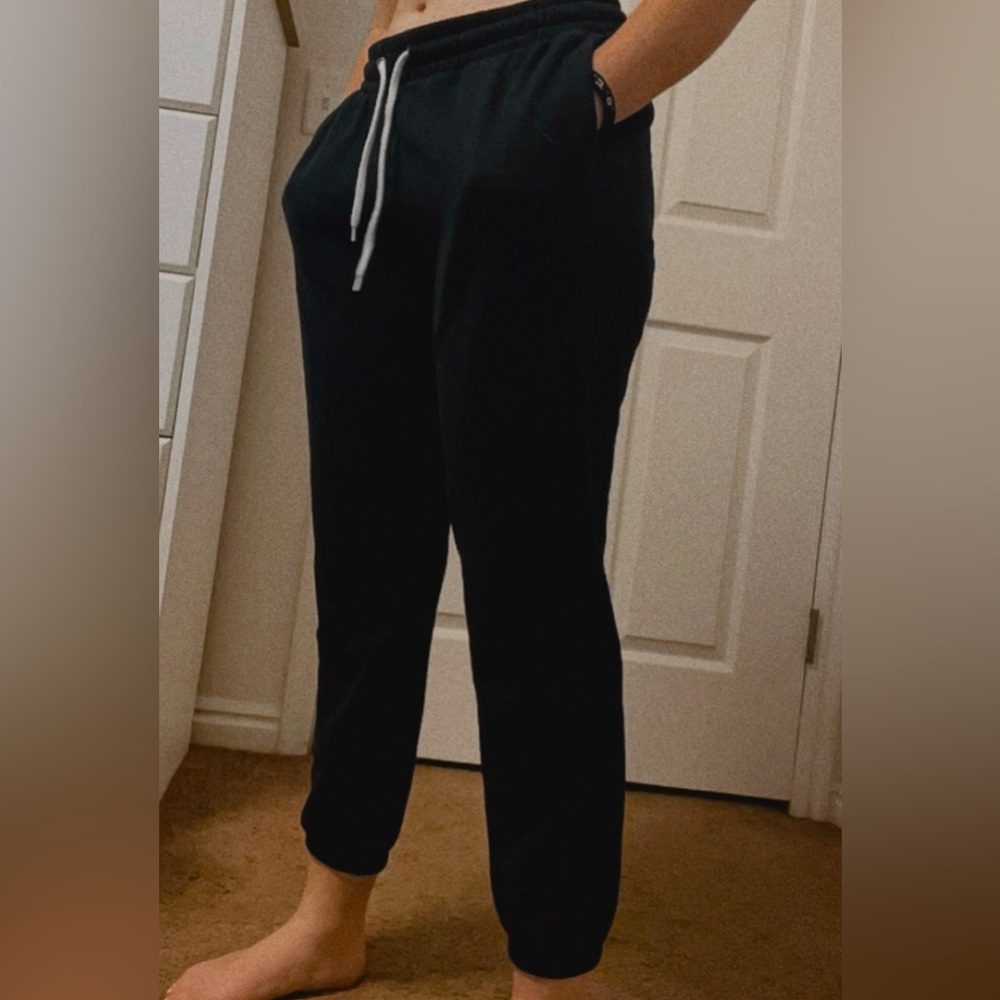 black sweat pants